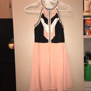 Adorable halter open back Gianni Bini dress!