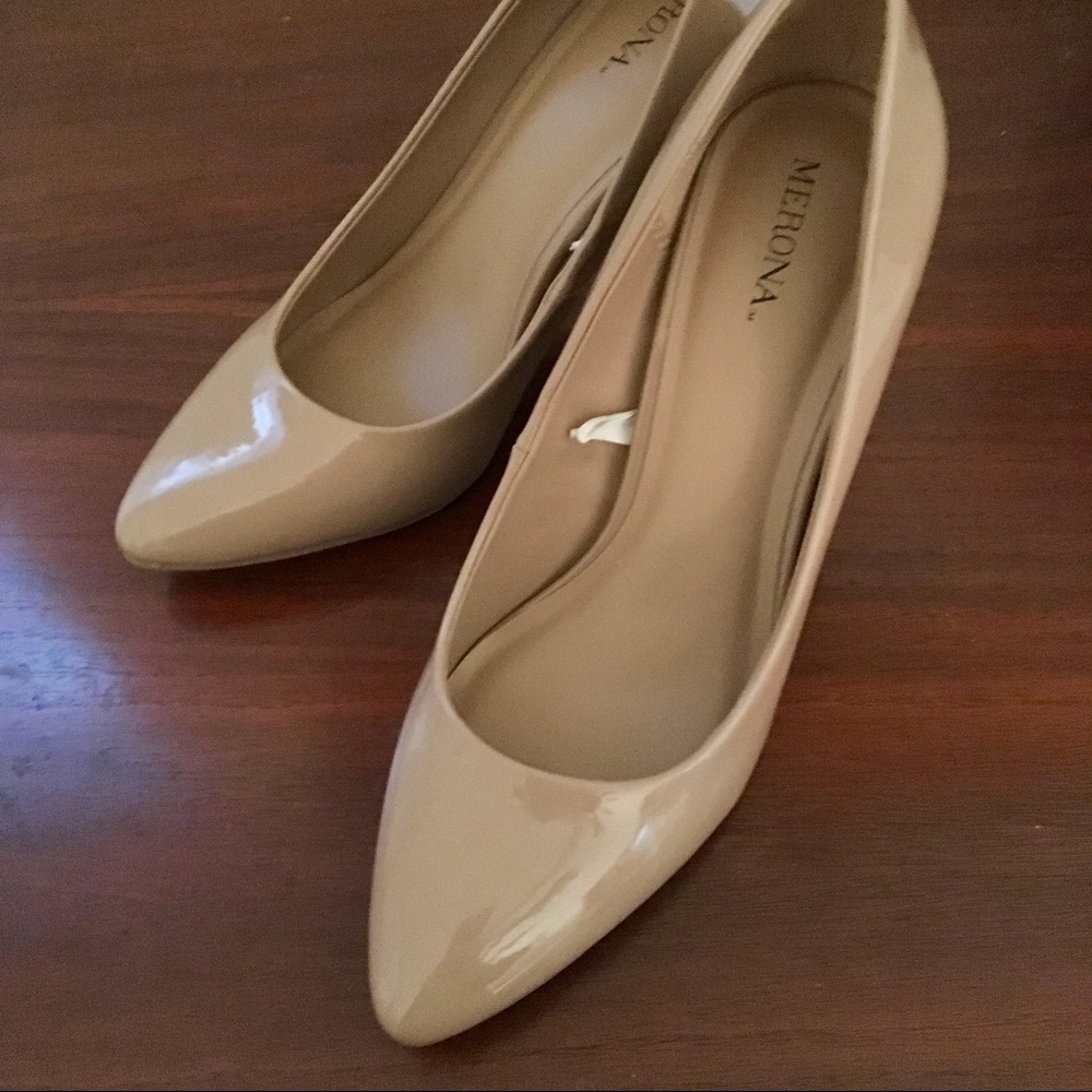 Nude pumps