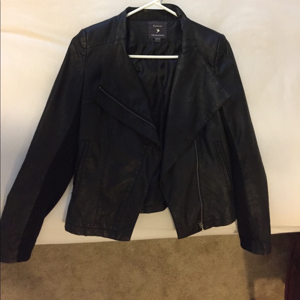 Black faux leather jacket xs