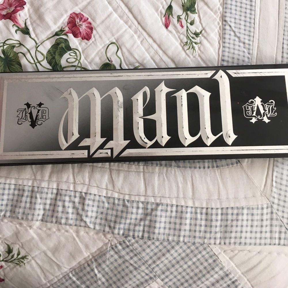 ✨KVD Limited edition pallette