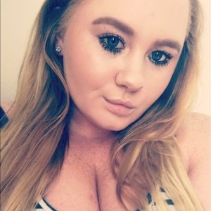 Meet your Posher, Kayla