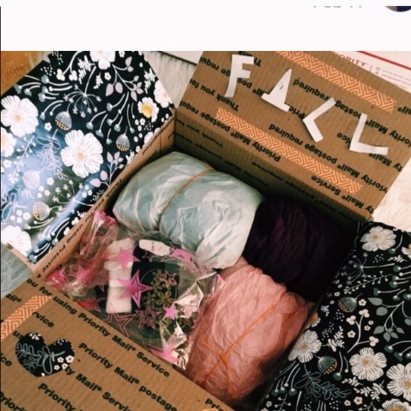 MADE A NEW LISTING 💓✨ Vintage Flannel Mystery Box - Picture 5 of 7