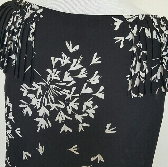 Banana Republic Accordion Sleeve Top XS Petite - Picture 4 of 8