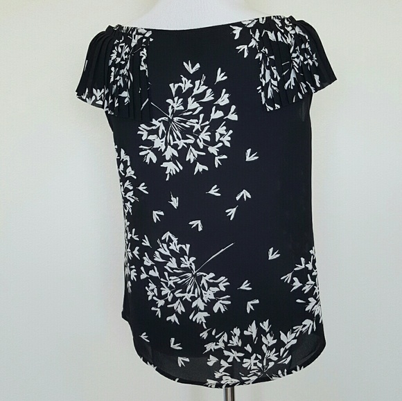 Banana Republic Accordion Sleeve Top XS Petite - Picture 5 of 8