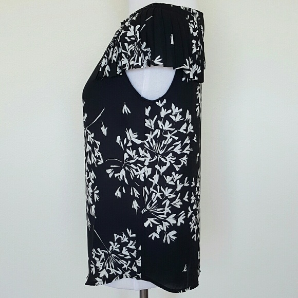 Banana Republic Accordion Sleeve Top XS Petite - Picture 6 of 8