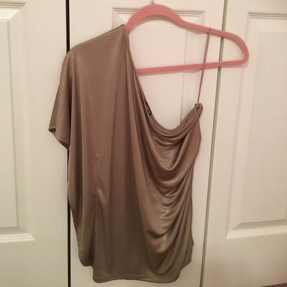 One shoulder top