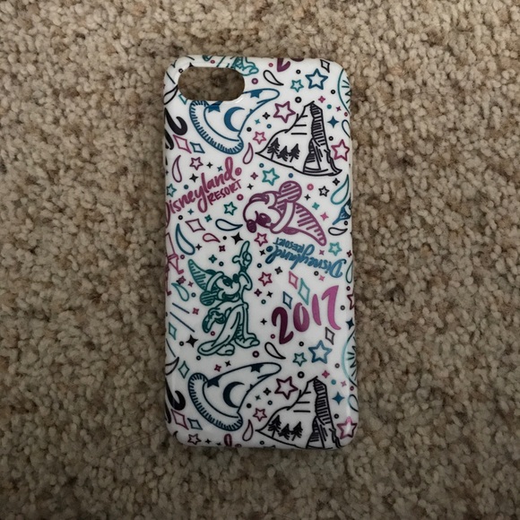 Official Disneyland Phone Case - Picture 1 of 2