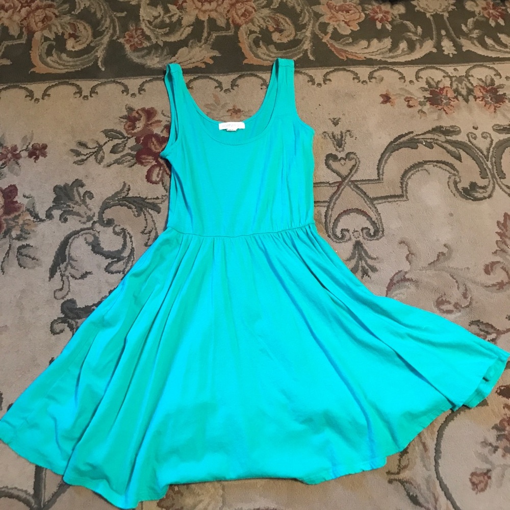 Sleeveless teal dress