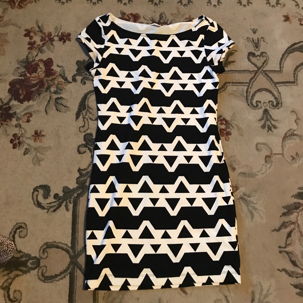 Fitted black and white dress