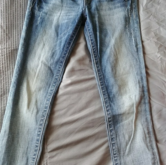 SOLD!! Miss me skinny jeans. Size 26 - Picture 3 of 3