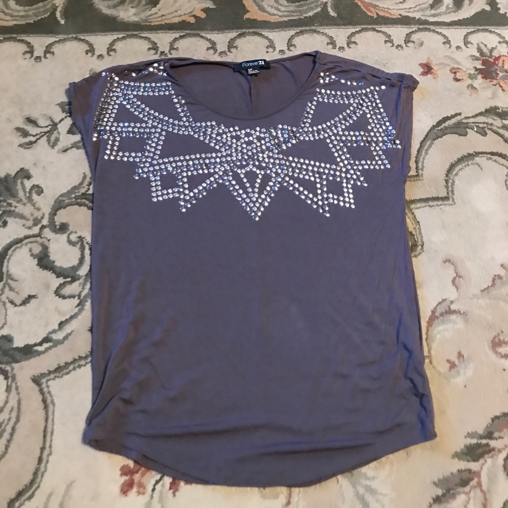 Gray short sleeved top