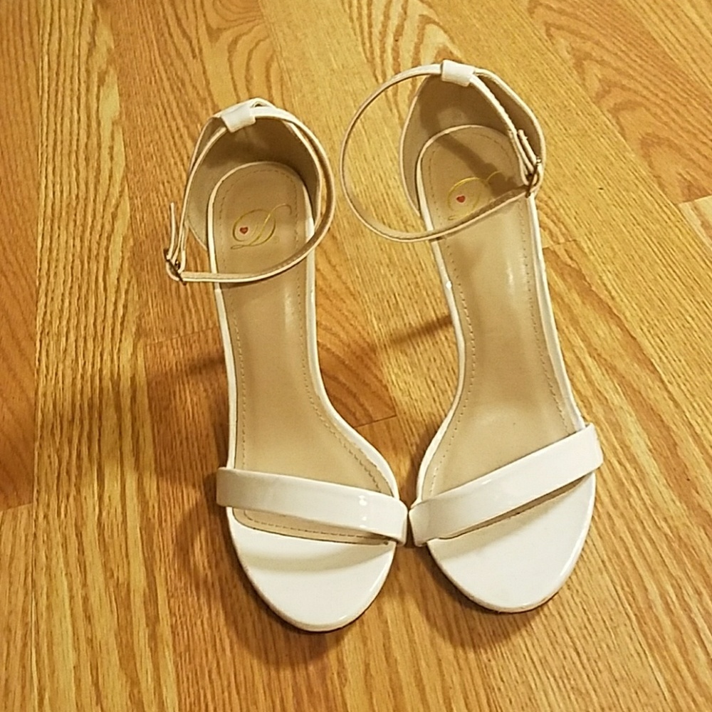 Lulu's White sandals