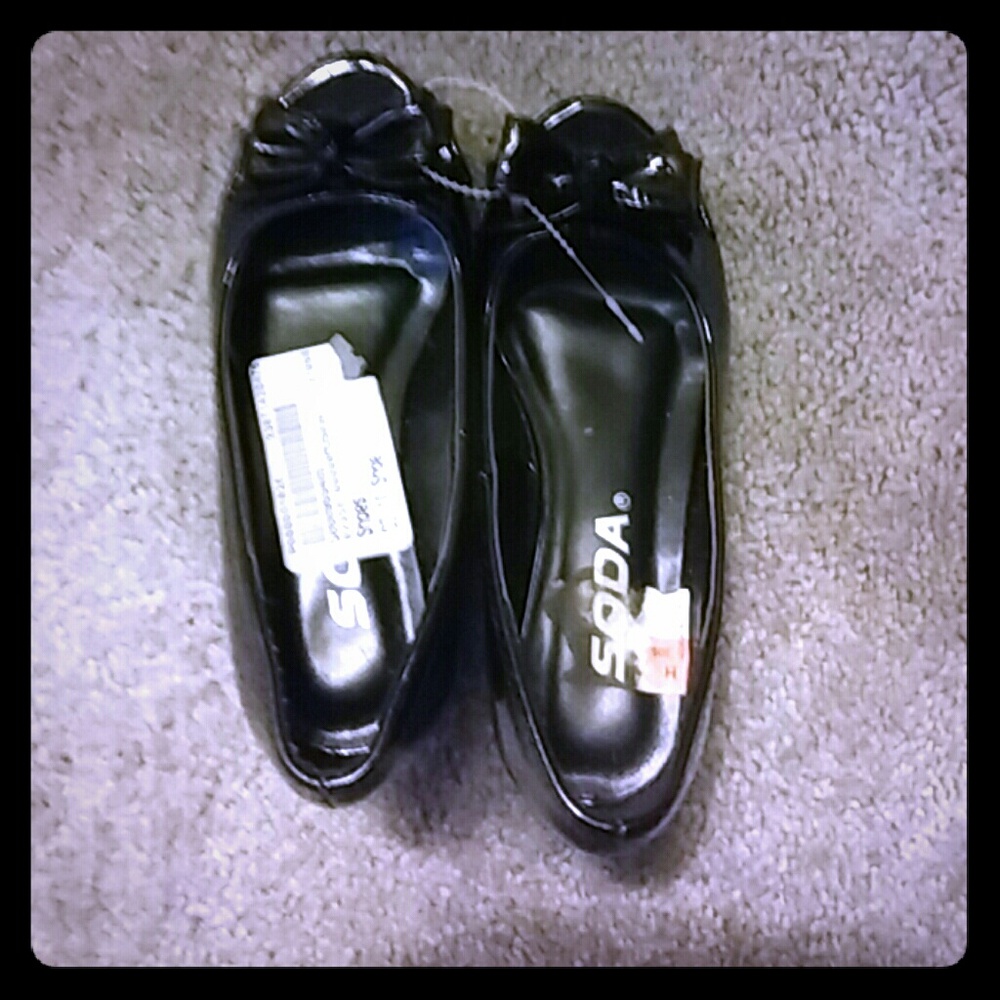 Soda Girl's sz 11 Black Patient Leather Wedges