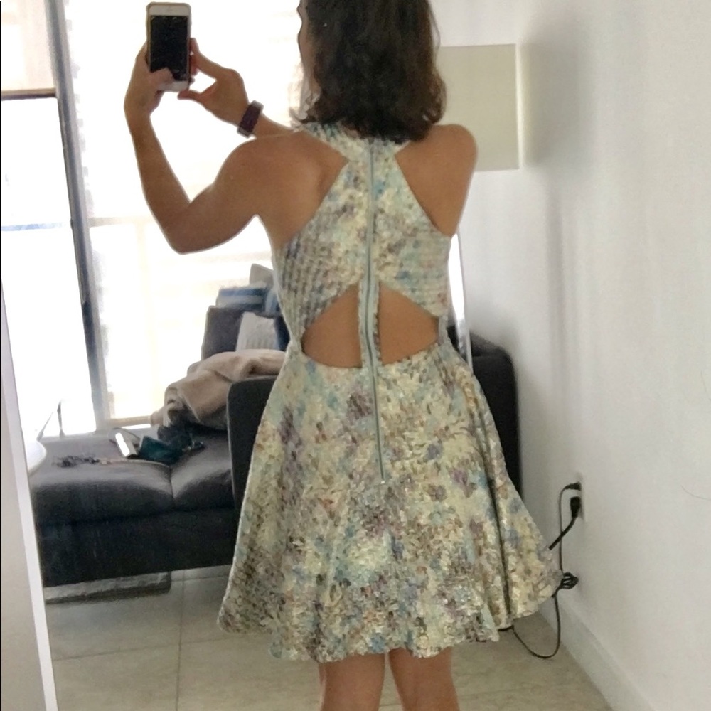 Dress - Picture 3 of 4