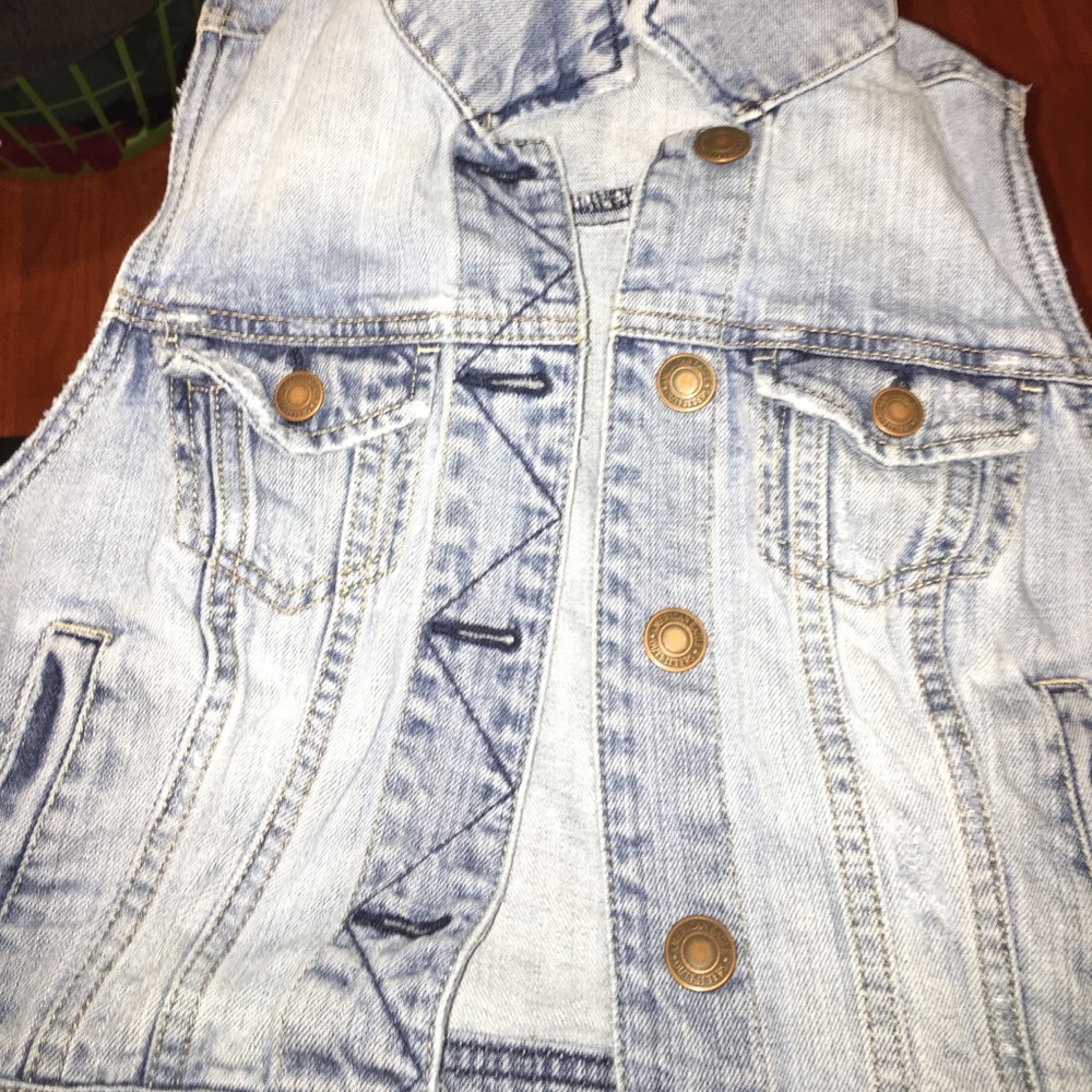 AMERICAN EAGLE DENIM VEST