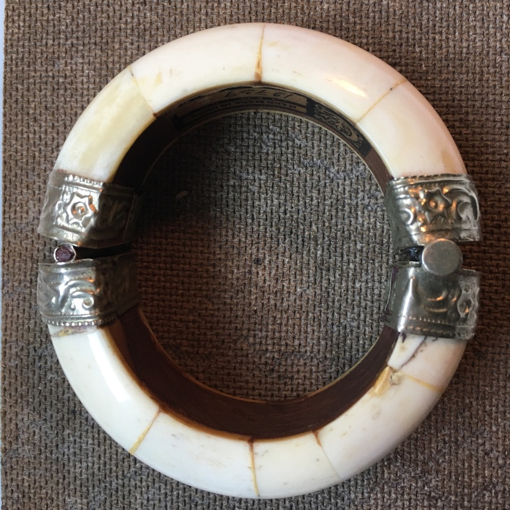 Vintage boho white wood bangle bracelet