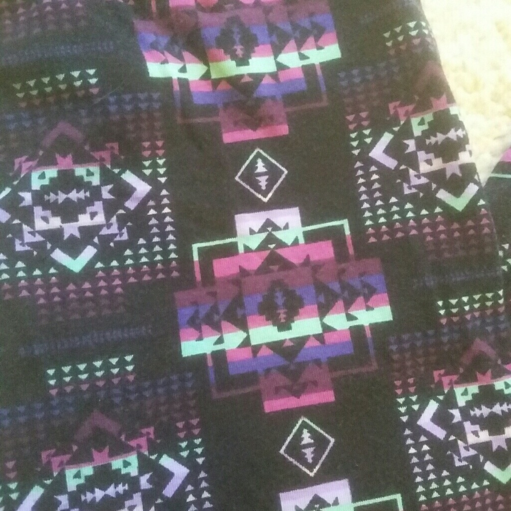 NWOT Empyre Cropped Leggings - Picture 4 of 5