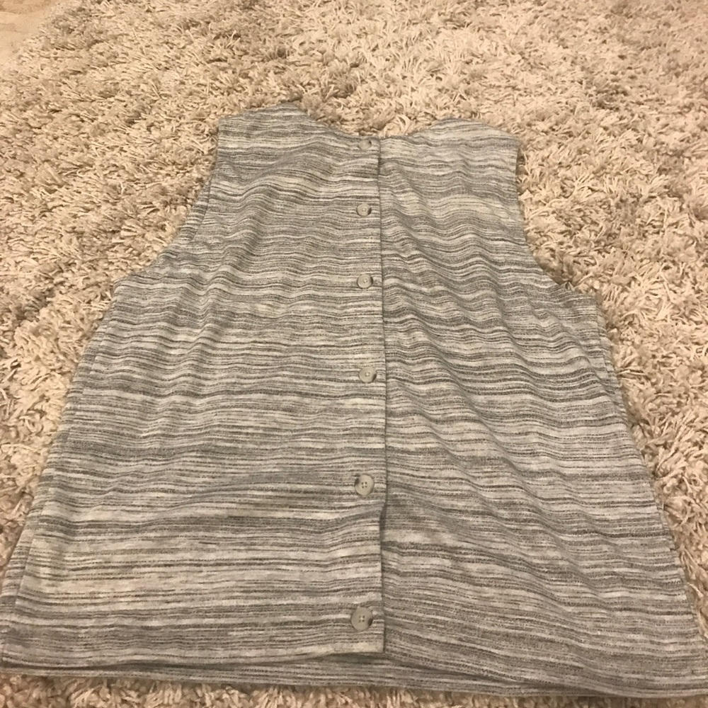 Gap tank with button down back, gray color size lg