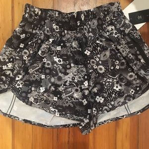 Lululemon SeaWheeze shorts 2017 - size 4