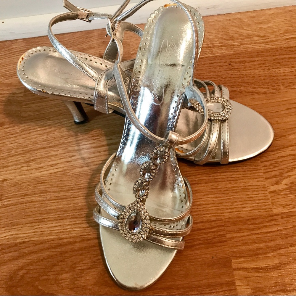 Silver Heels by Michelangelo / Davids Bridal