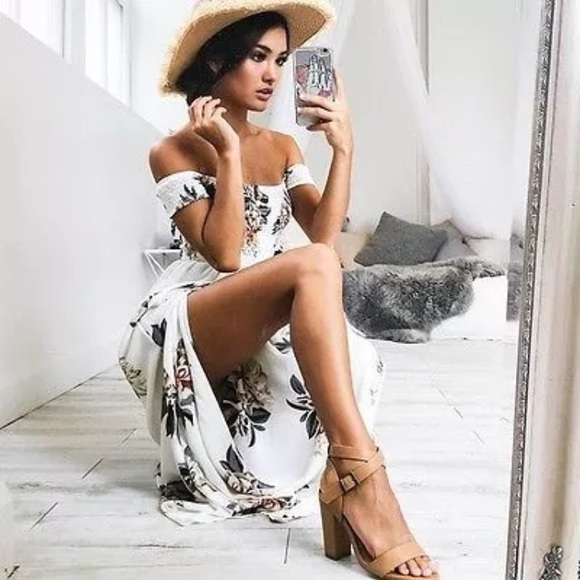 Last One🌷 Gorgeous Off the Shoulder Maxi Dress - Picture 3 of 6