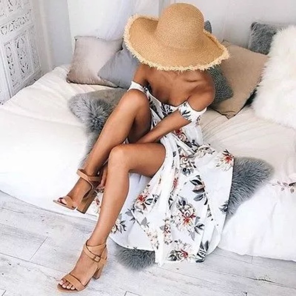 Last One🌷 Gorgeous Off the Shoulder Maxi Dress - Picture 2 of 6