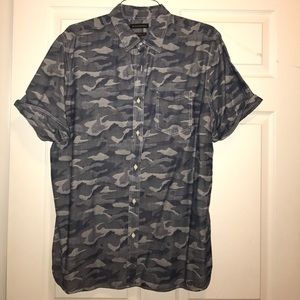 Banana republic camo tee