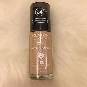 NEW Revlon Colorstay Foundation Combination/Oily