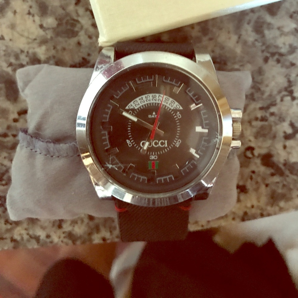 Gucci watch (100% authentic)
