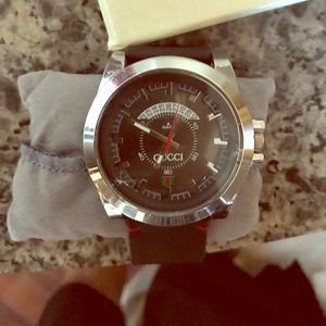 Gucci watch (100% authentic)