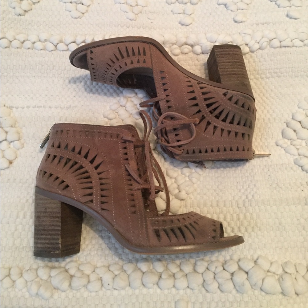 Vince Camuto Tarita - Size 7