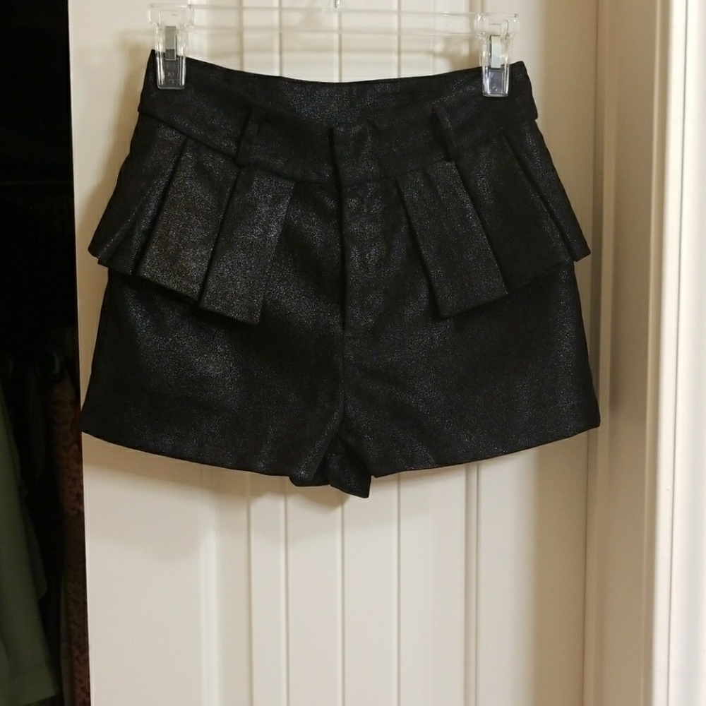 Moon Collection peplum shorts