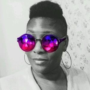 Meet your Posher, Latoya