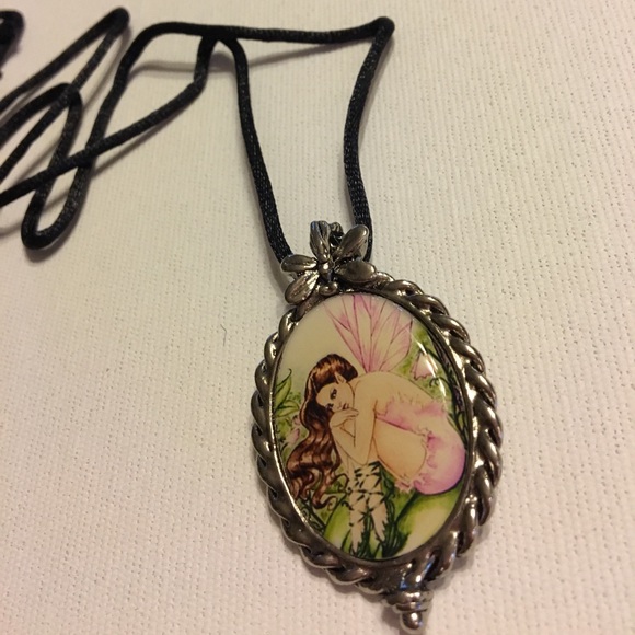 Fairy cameo pewter pendant New in package - Picture 1 of 4