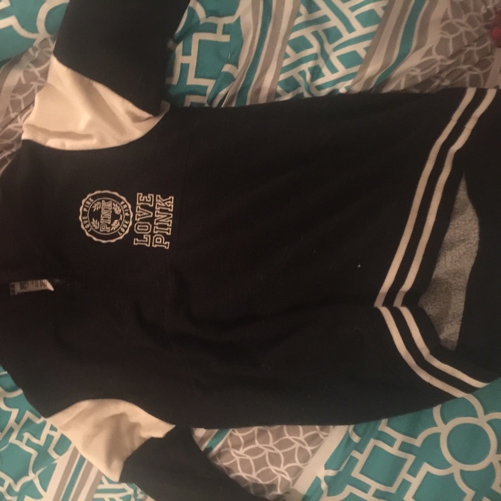 VS PINK black and white pullover