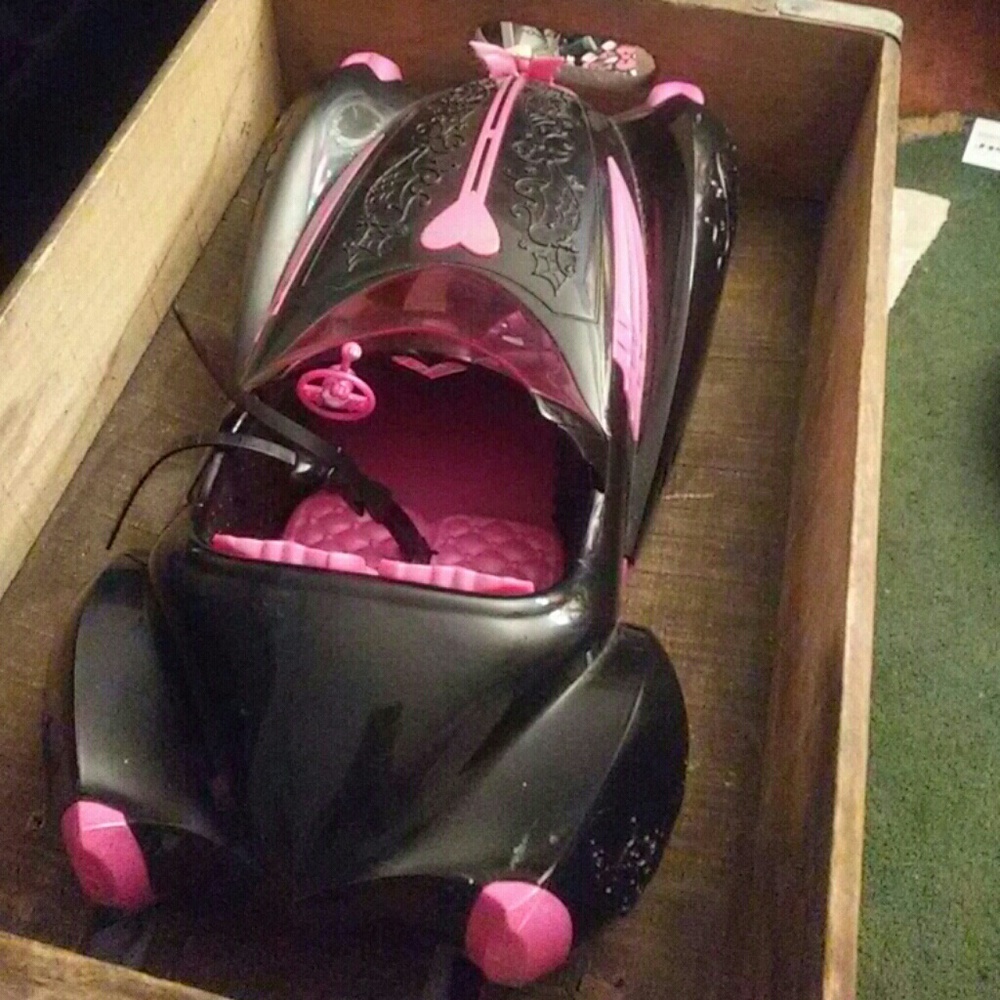 Monster High Draculara Doll Car