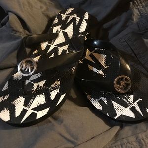 Michael Kors girls youth flip flops