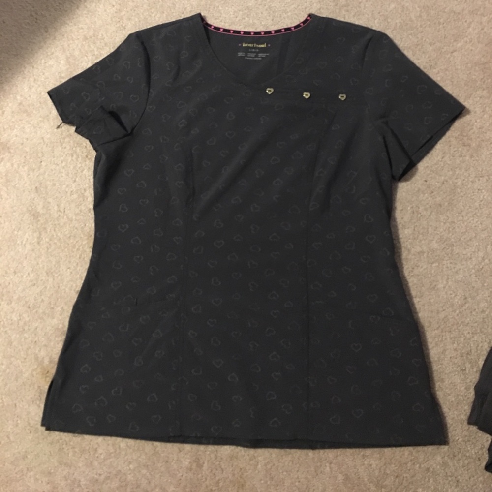 Women's heart soul  scrub top  size large