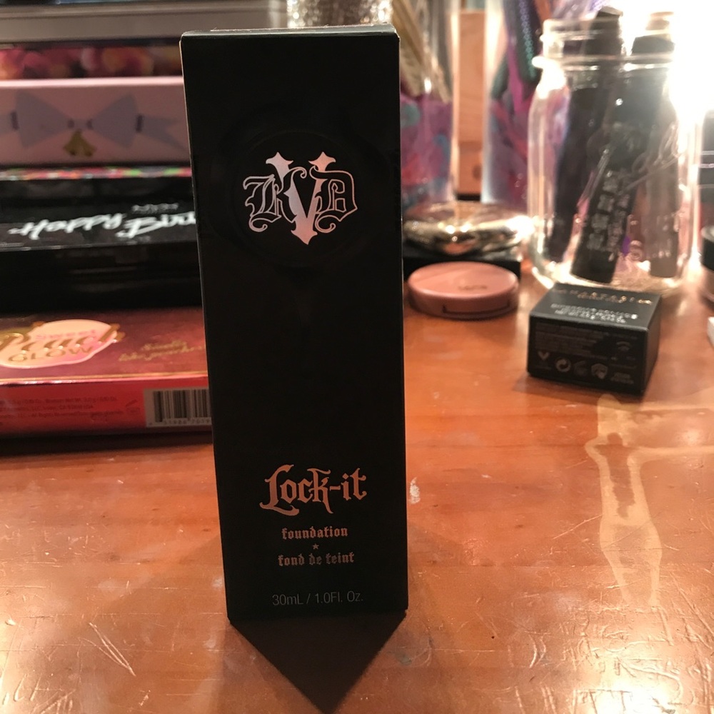 Kat Von D Lock it Foundation