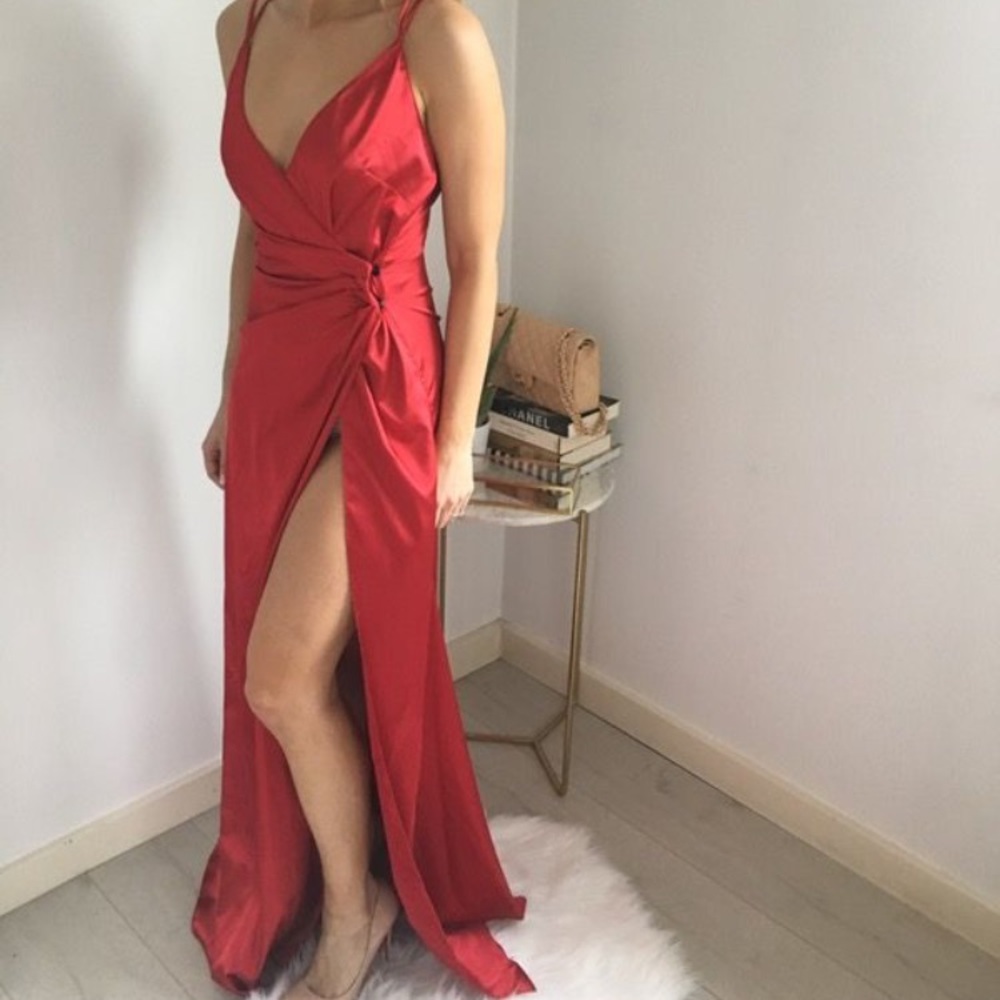 Satin Stunner 😍 - Picture 2 of 2