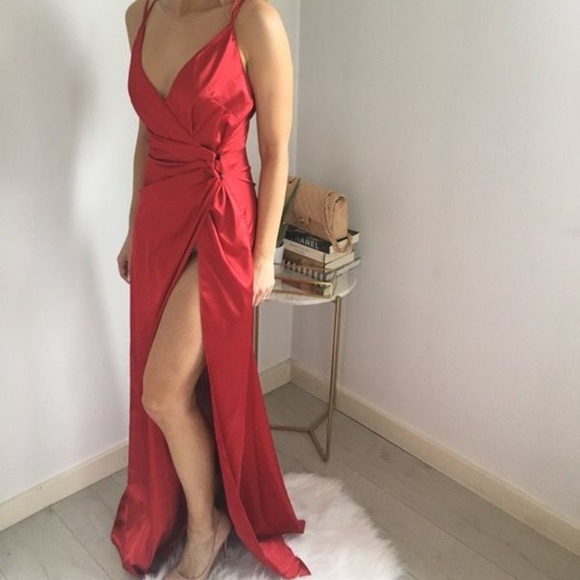 Satin Stunner 😍 - Picture 2 of 2