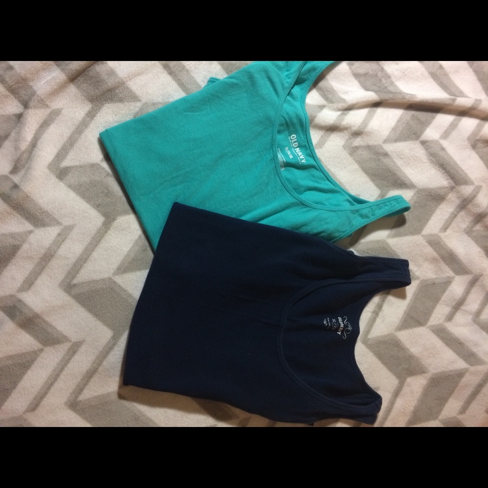 2️⃣ for 1️⃣ Old Navy XL light/dark blue tanks
