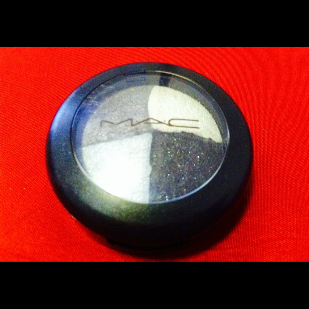 M.A.C Eyeshadow Kit