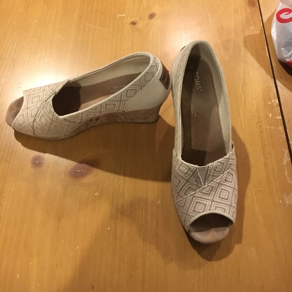 Toms wedges