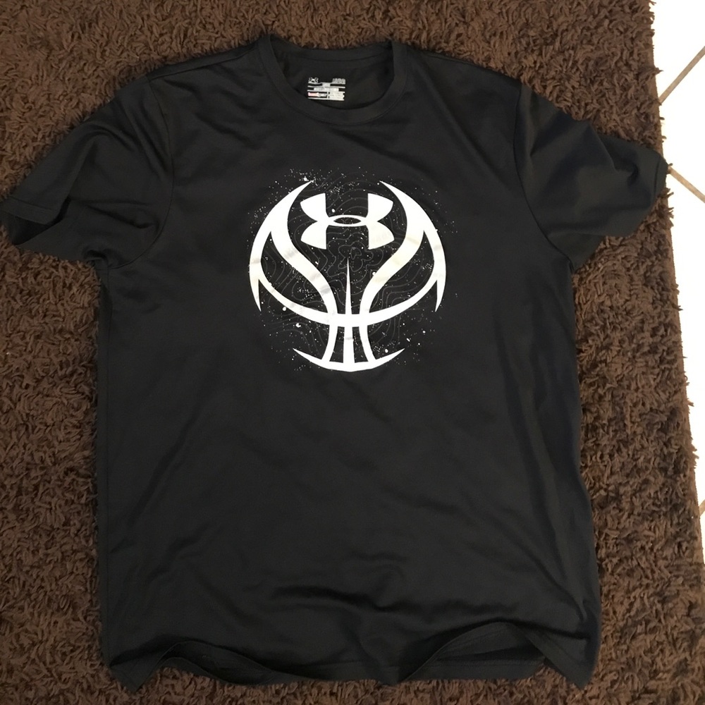 Under Armour 100% polyester shirt