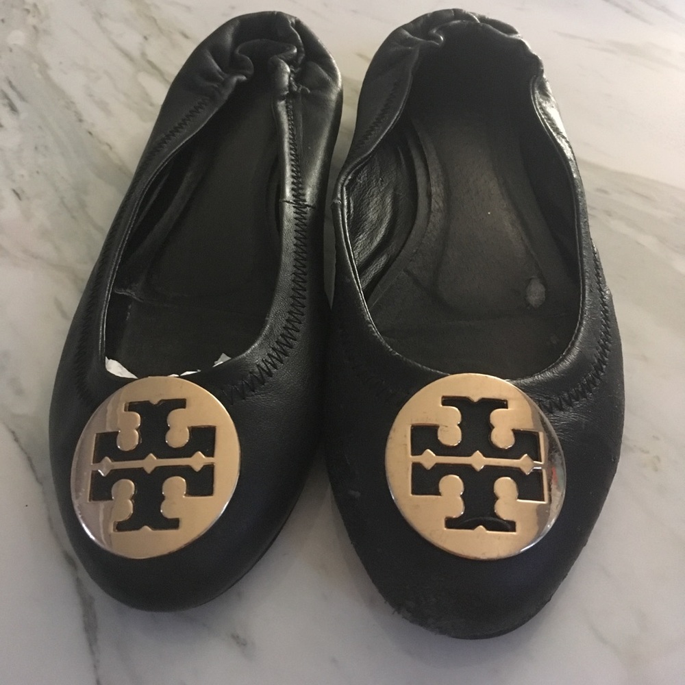 Tory Burch Reva leather flats with gold logo ❤