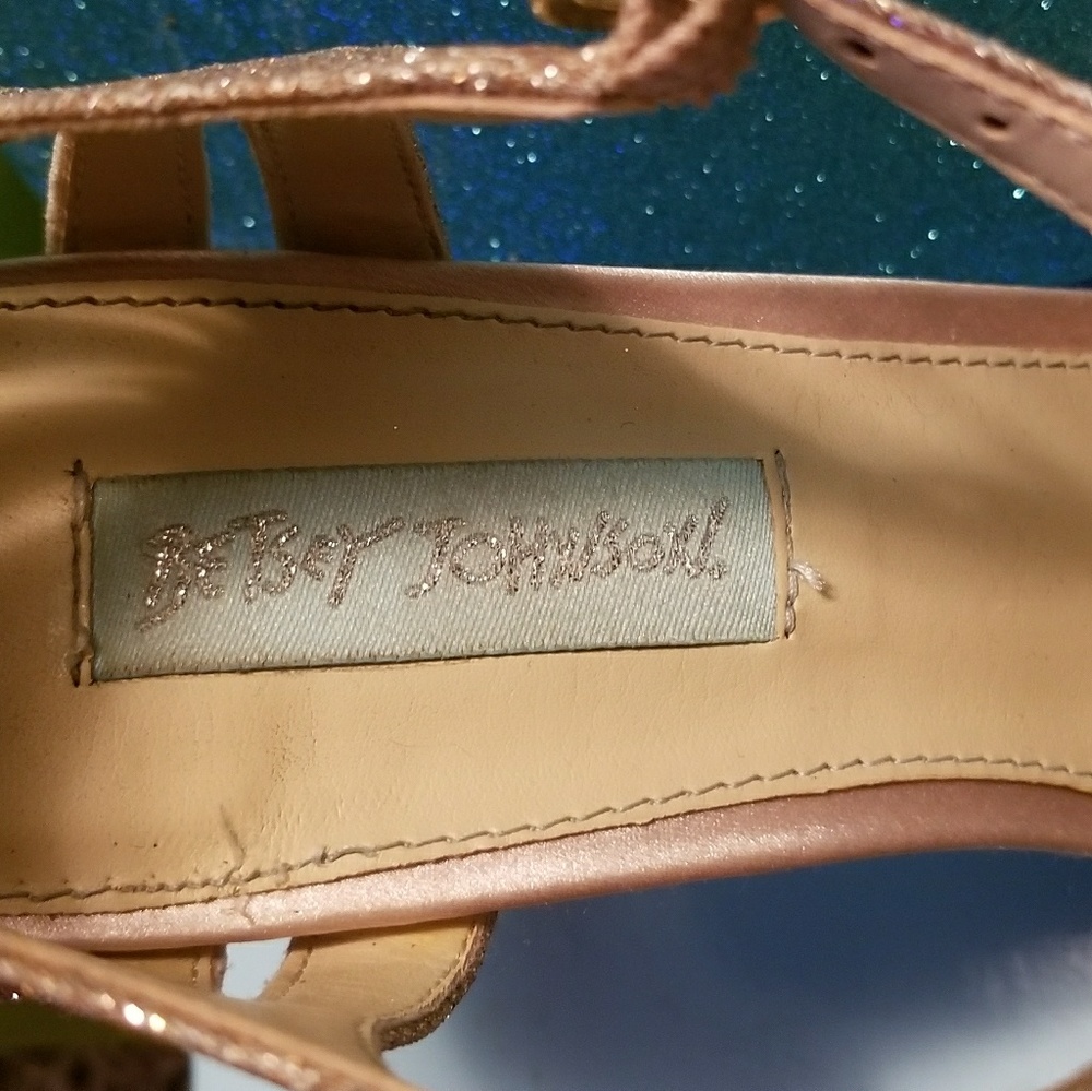 Heels - Picture 3 of 3