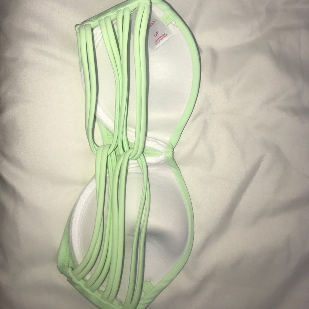 Small bikini top! - Picture 4 of 4