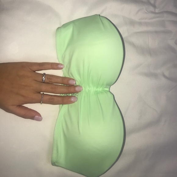 Small bikini top! - Picture 2 of 4