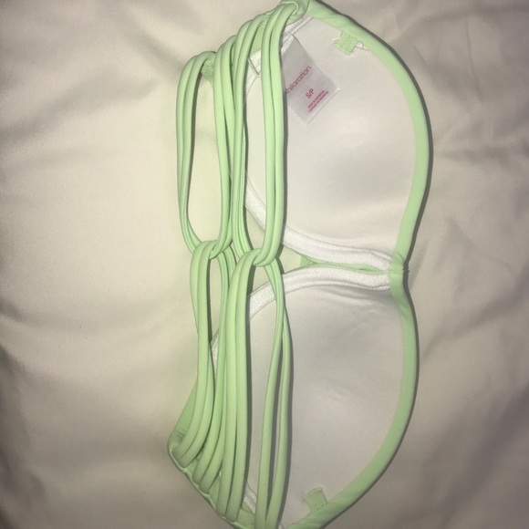 Small bikini top! - Picture 3 of 4